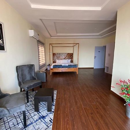 Oceanfront Wavecrest Hotel Lekki Bagian luar foto