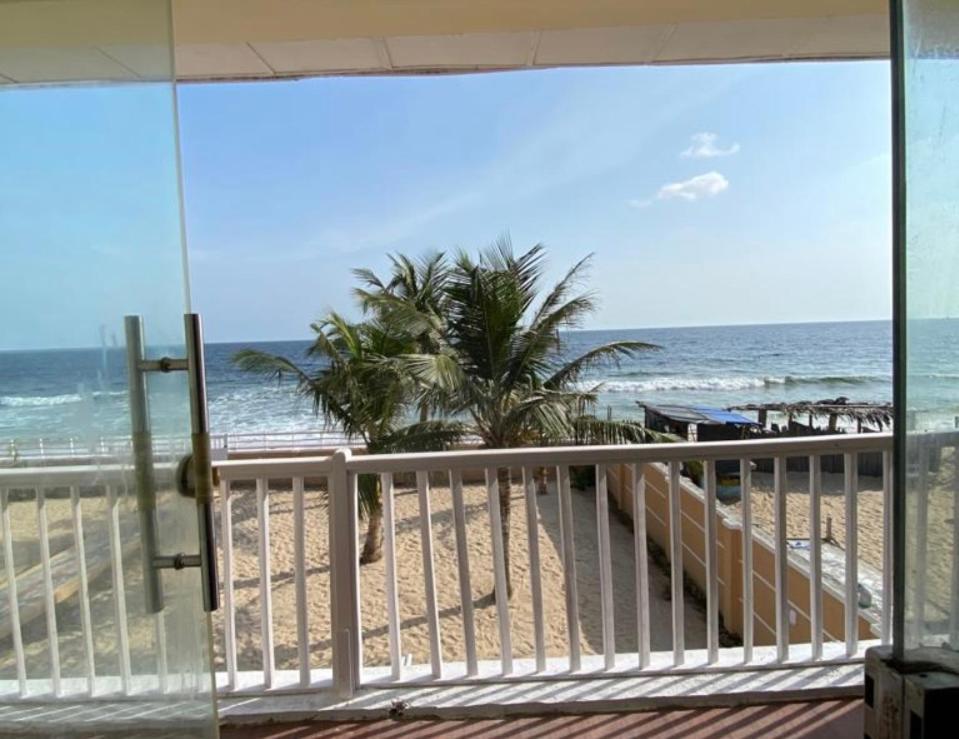 Oceanfront Wavecrest Hotel Lekki Bagian luar foto