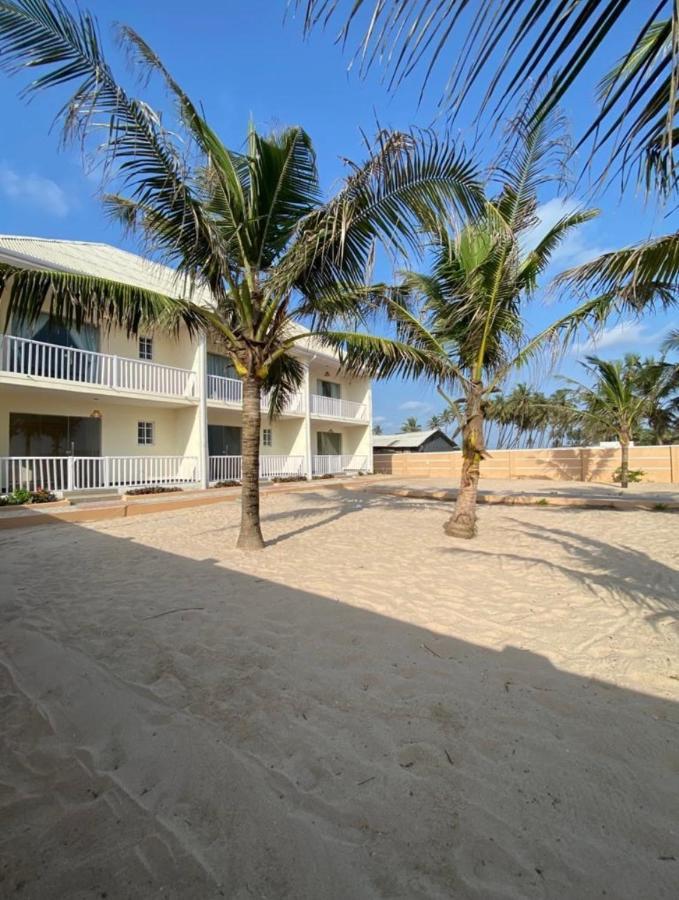 Oceanfront Wavecrest Hotel Lekki Bagian luar foto
